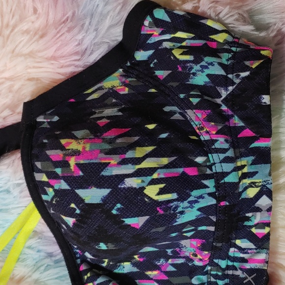 Victoria's Secret VSX Sport Strappy Back Sports Bra 32B - Picture 4 of 13